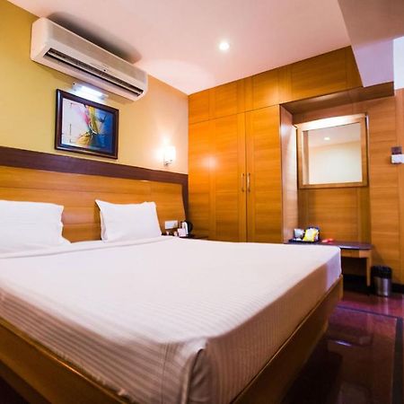 Malles Manotaa Chennai Quarto foto