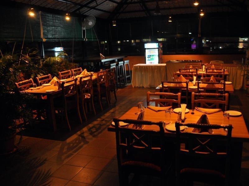 Malles Manotaa Chennai Exterior foto